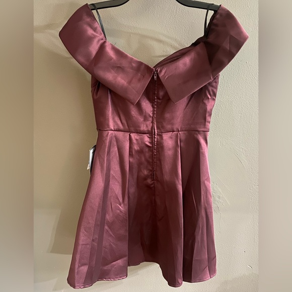 B. DARLIN brand DRESS (Juniors) - Picture 2 of 10